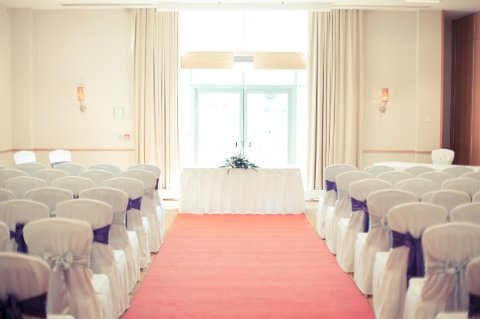 Ceremony - Cotswold Water Park Four Pillars Hotel