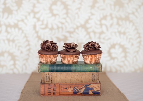 Chocolate rose cupcake Photo: Sarah Ellen Bailey - The Confetti Cakery