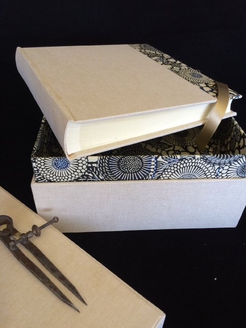 Photo album bound in linen and chiyogami - Black Cat Bindery