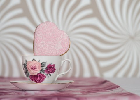 Pink lace iced cookie favour Photo: Sarah Ellen Bailey - The Confetti Cakery