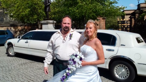 Bride/grom Stretch Limousine - FIRST CLASS LIMOS PAISLEY