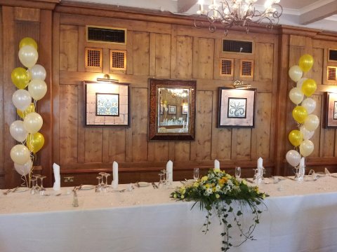 Wedding Table Decoration - Bedford Florist & Bedfordshire Balloons-Image 20404