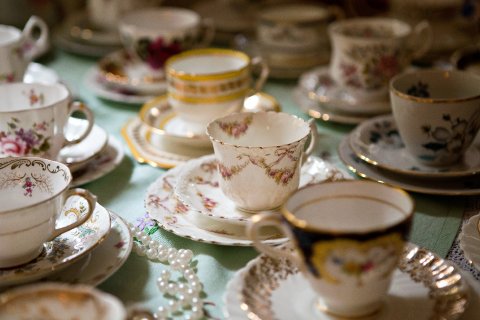 Vintage china hire - Dollys Vintage Tea Party