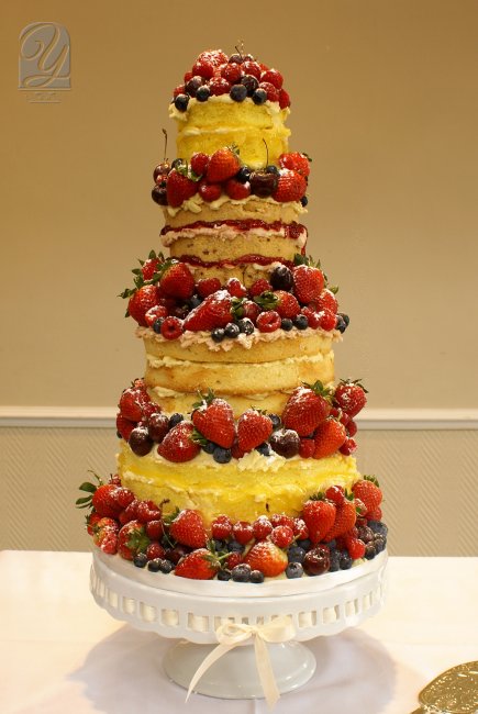 Unique Cakes, by Yevnig #Elegantwedding #ElegantCake #Weddingcake #Luxurywedding #Luxbride #Luxuryweddingcake #GoldLeafweddingcake #Desserttable - Unique Cakes by Yevnig