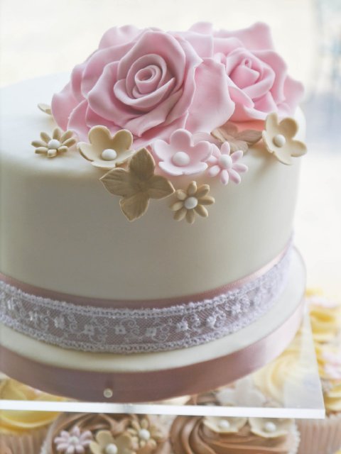 Pink roses top cake - Cutiepie Cake Company