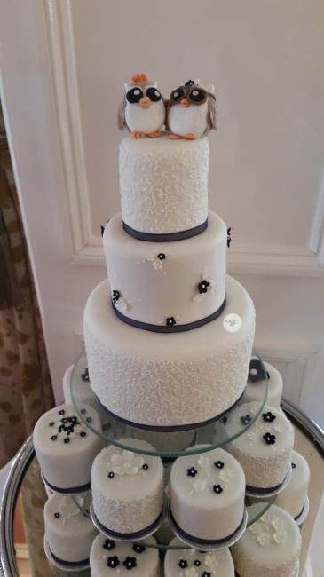 Individual cakes with a mini wedding cake decorated with fun bride and groom owls. - Sophisticakes 