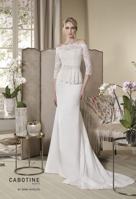 Two-pieces mermaid chiffon wedding dress. Sweetheart neckline and lace jacket with beaded belt. - GN DESIGN GROUP