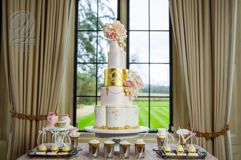 Unique Cakes, by Yevnig #Elegantwedding #ElegantCake #Weddingcake #Luxurywedding #Luxbride #Luxuryweddingcake #GoldLeafweddingcake #Desserttable - Unique Cakes by Yevnig