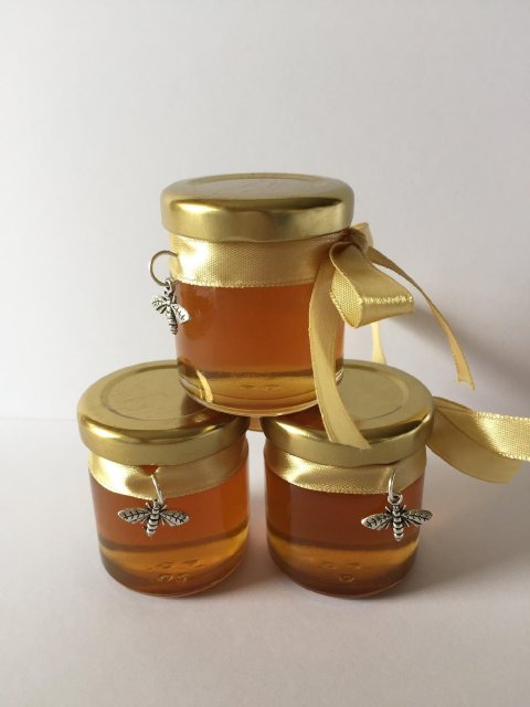 Golden favour honey with ribbon and charm - Melys Weddings