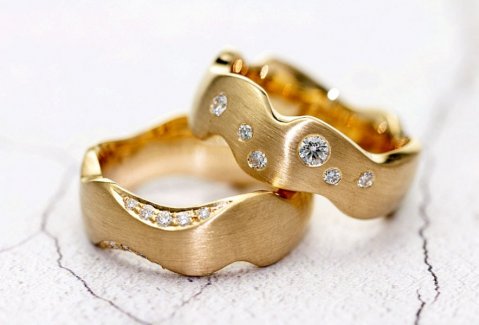 Carved wedding rings - Aurum designer-jewellers