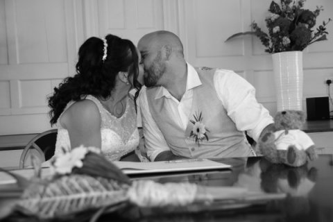 wedding kiss - Laszlo Photography
