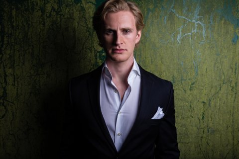 Making use of unusual backgrounds - Graham Mansfield Photography