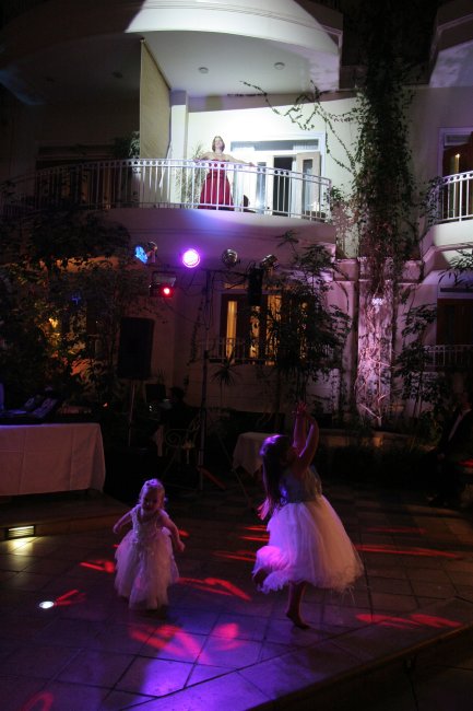 Wedding Entertainers - Singing Waiters & Wedding Singers