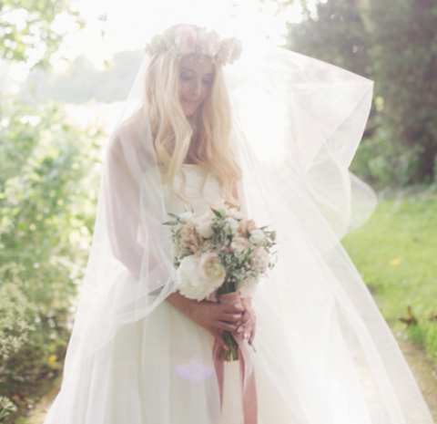 Stunning Bride - Sonning Flowers 