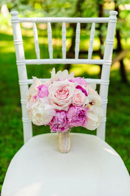 bouquet on chair - Your Planning Angel