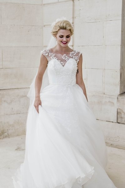 Wedding Dresses and Bridal Gowns - Lyn Ashworth Couture -Image 41025
