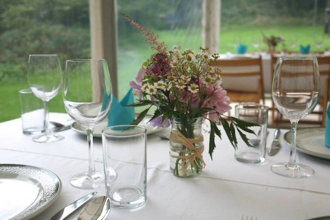 simple & pretty decor - 24 Carrot Events