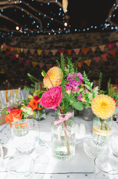 Bright table flowers - Get Knotted