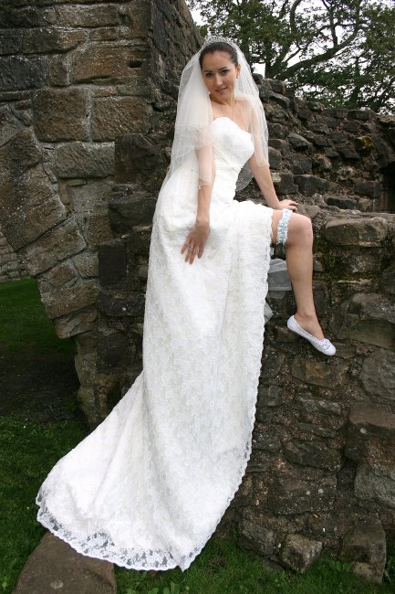 Bride at Linlithgow Palace - Hi Tec Weddings
