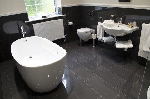 Bathroom - Hemswell Court Ltd
