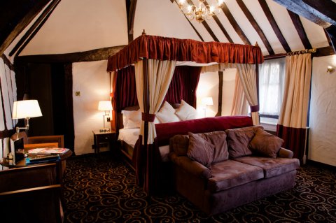 The Bridal Suite - The Legacy Rose & Crown Hotel