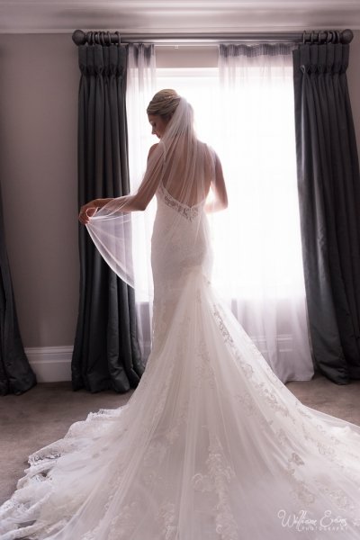 Beautiful bride with veil - William Evans Photography