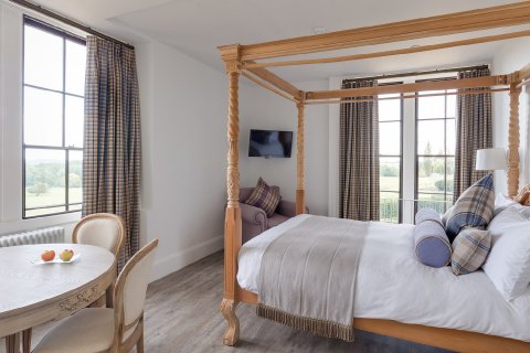 Luxury Accommodation - Froyle Park
