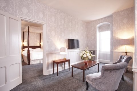 Honeymoon Suite - The Duke of Cornwall Hotel