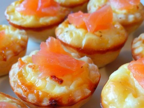 Our salmon & cream cheese tartlets - Buen Apetito Wedding & Party Catering