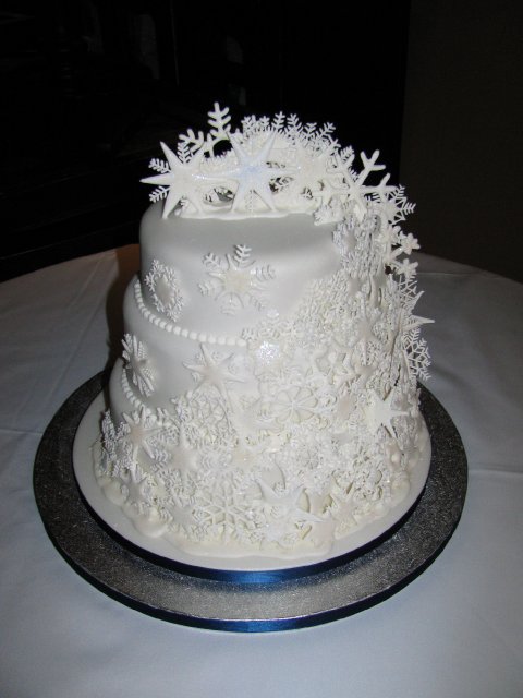 Snowflake scene for the winter wedding - Forget Me Not Cakes