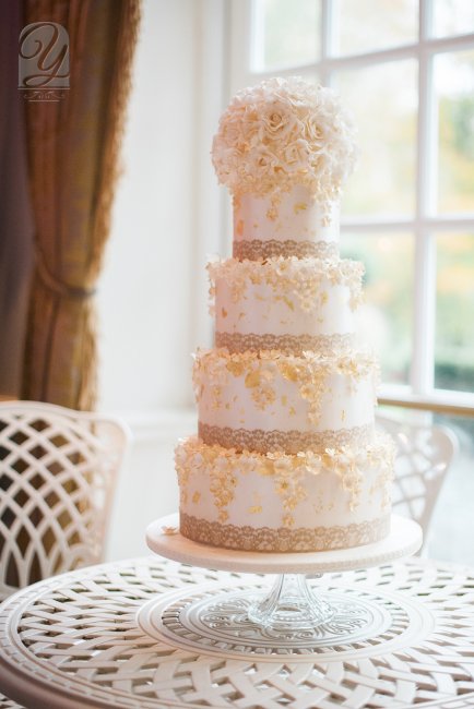 Unique Cakes, by Yevnig #Elegantwedding #ElegantCake #Weddingcake #Luxurywedding #Luxbride #Luxuryweddingcake #GoldLeafweddingcake #Desserttable - Unique Cakes by Yevnig