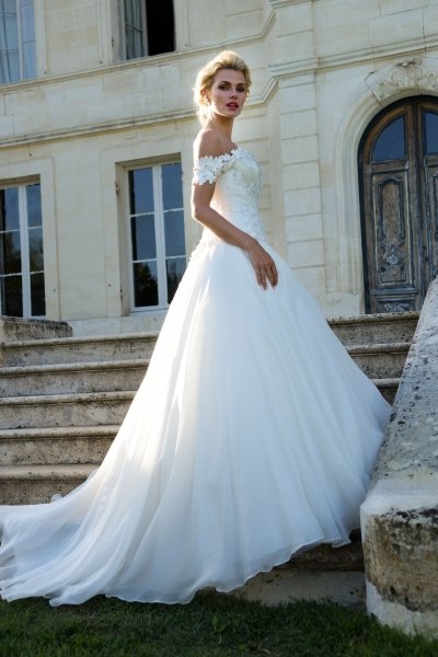 Wedding Dresses and Bridal Gowns - Lyn Ashworth Couture -Image 41030