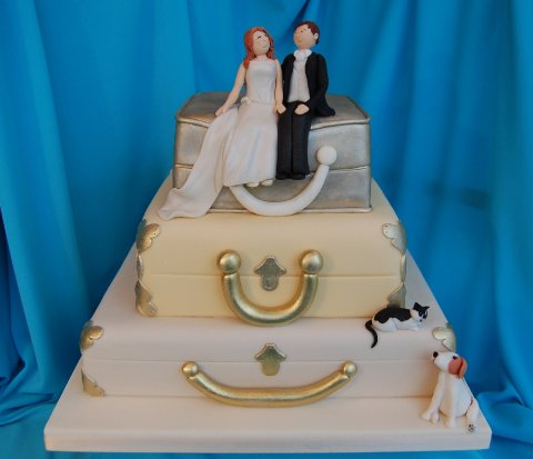 suitcase wedding cake - Cakes Beyond Belief