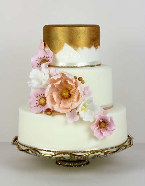 A touch of gold with cascading flowers - Fay's cakes