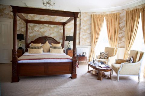 Allingham Suite - Ballyseede Castle Hotel
