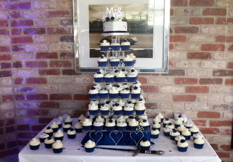 Wedding Favours and Bonbonniere - Centrepiece Cake Designs-Image 3404