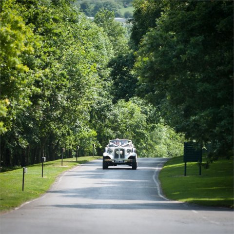 Coming up the driveway - Thornbury Golf Centre & Lodge