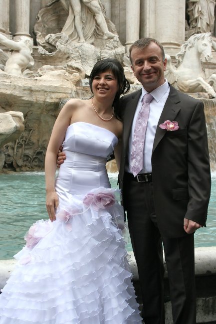 Bride & Groom at the Trevi Fountain in Rome - Hi Tec Weddings