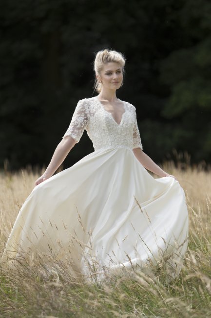 Wedding Dresses and Bridal Gowns - Lyn Ashworth Couture -Image 6602