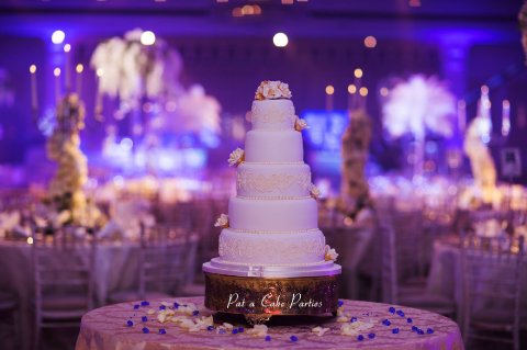 Wedding Cake 'Varun'. Photo courtesy of Alexandre Pichon Photography. - Pat-a-Cake Parties