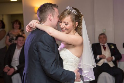 David & Stephanie First Dance Highfield Park - Alan Marshall Celebrations