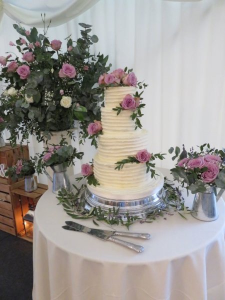 Ribbed buttercream and fresh flowers - Quality Cake Company