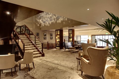 Stylish & Elegant Hotel Lobby - Hilton Glasgow Grosvenor