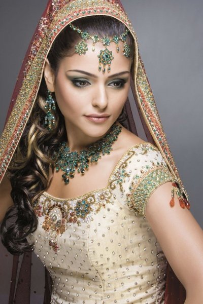 Beautiful Asian Bride - Crowne Plaza Marlow