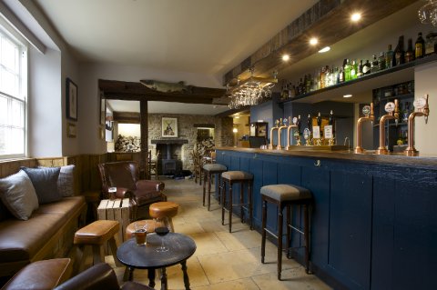 Lovely British pub - The Trout at Tadpole Bridge