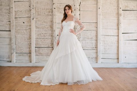 Suzanne Neville Wedding Dress - Bridal Reloved Dorchester