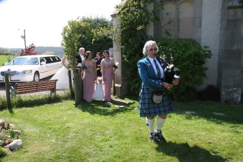 Bell & bagpiper...the bride arrives! - PARRANDIER, The Old Church of Urquhart