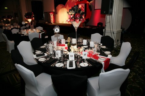 black and white table setting - Amazing Parties Ltd