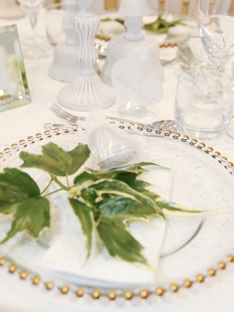 Beaded charger plates and pretty place setting details - Pamella Dunn Events