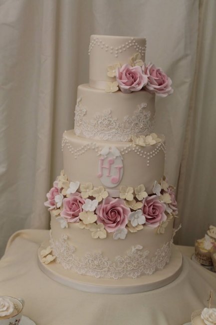 Wedding Cakes - Pam-Cakes-Image 11215